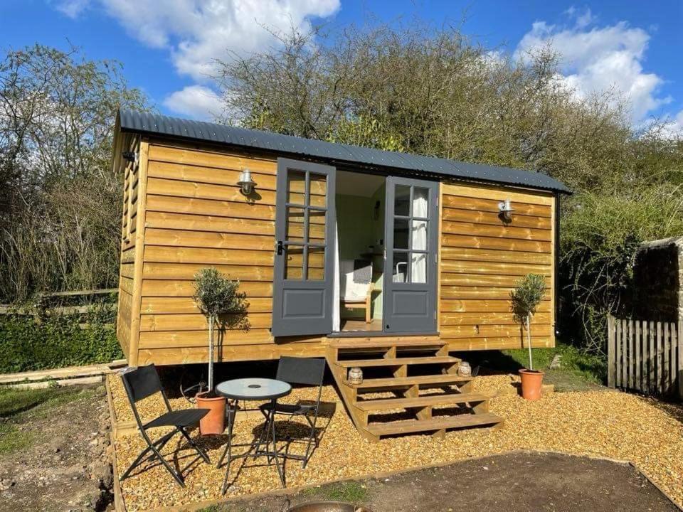 Hettie Luxury Shepherds Hut Semley Exterior foto